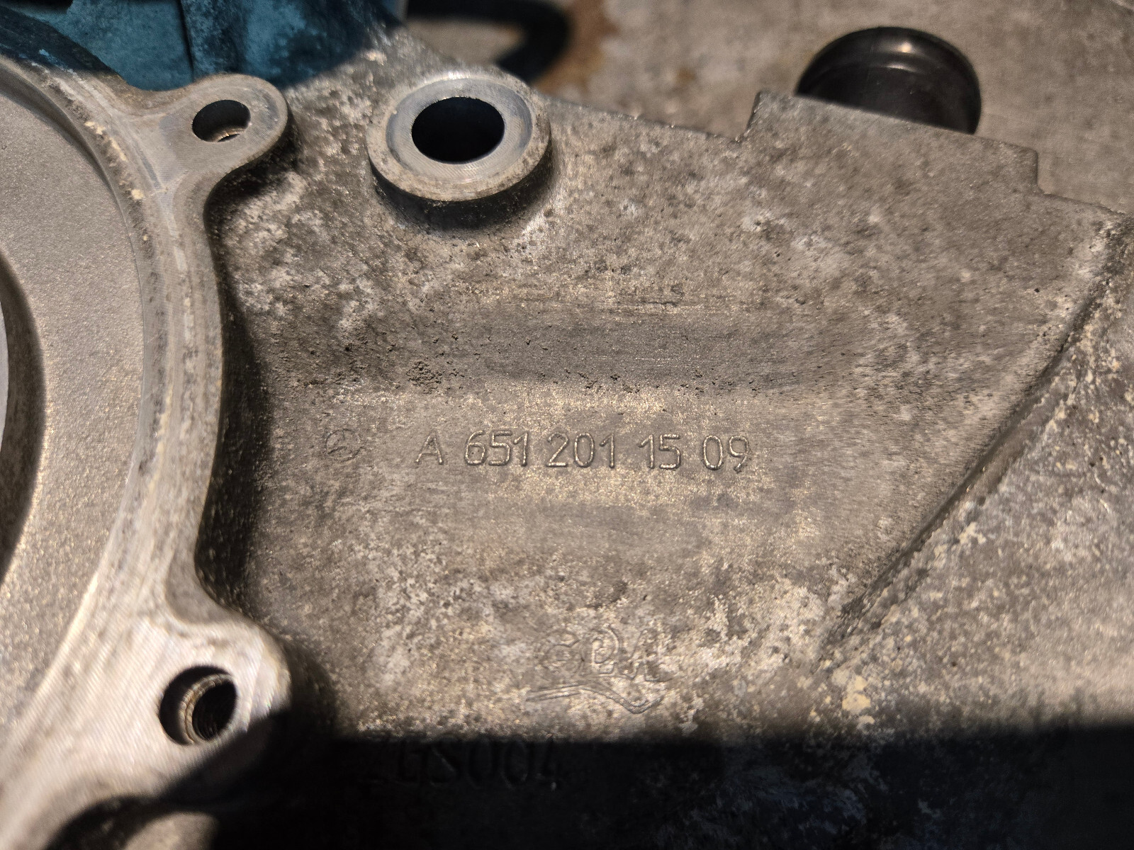 MERCEDES SPRINTER W906 2.1 DIESEL WATER PUMP BRACKET A6512011509 - Picture 2 of 12