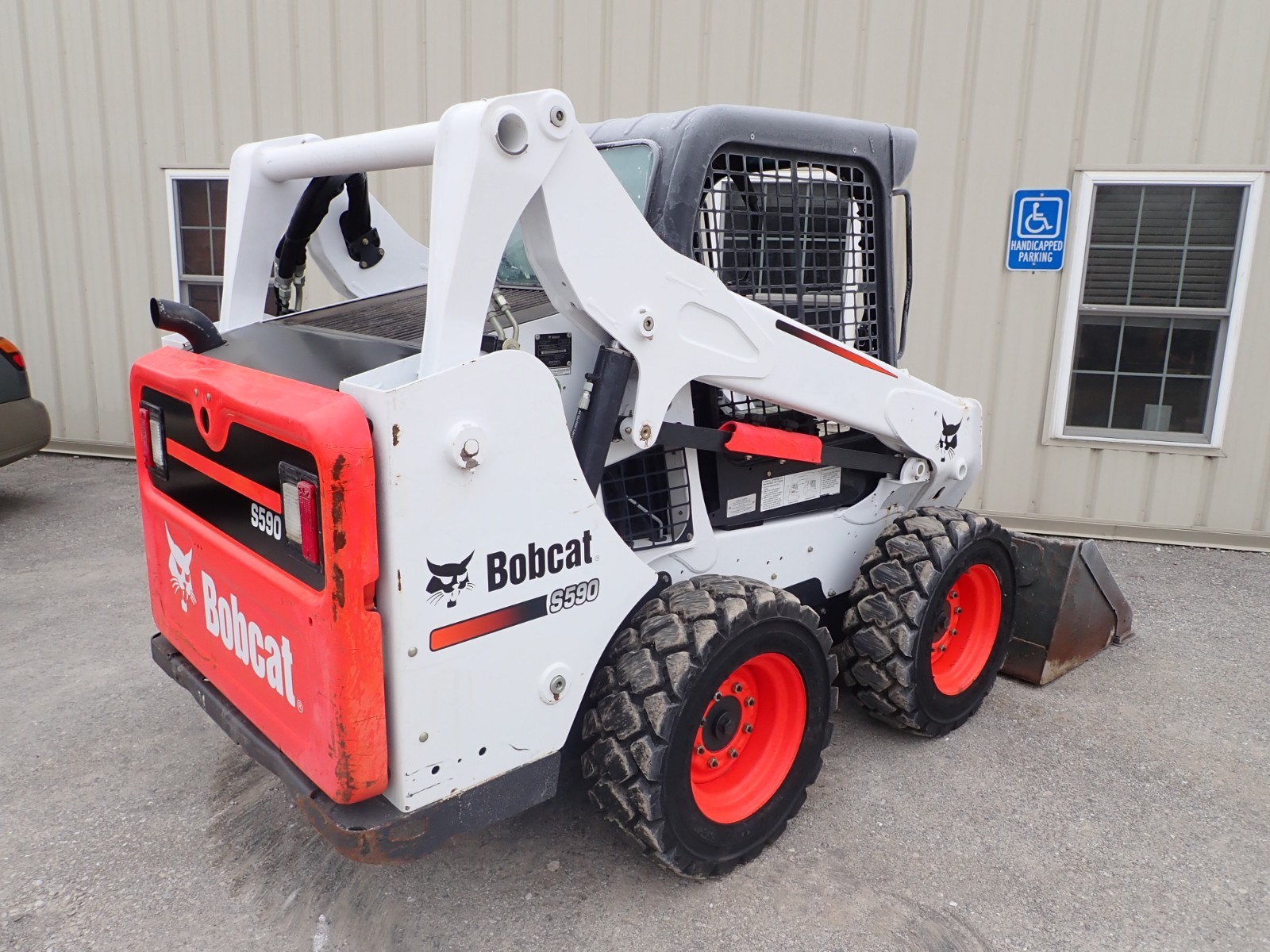2015 BOBAT S590 SKID STEER, AUX HYDRAULICS, KEYLESS, SJC CONTROLS, 66 HP DIESEL