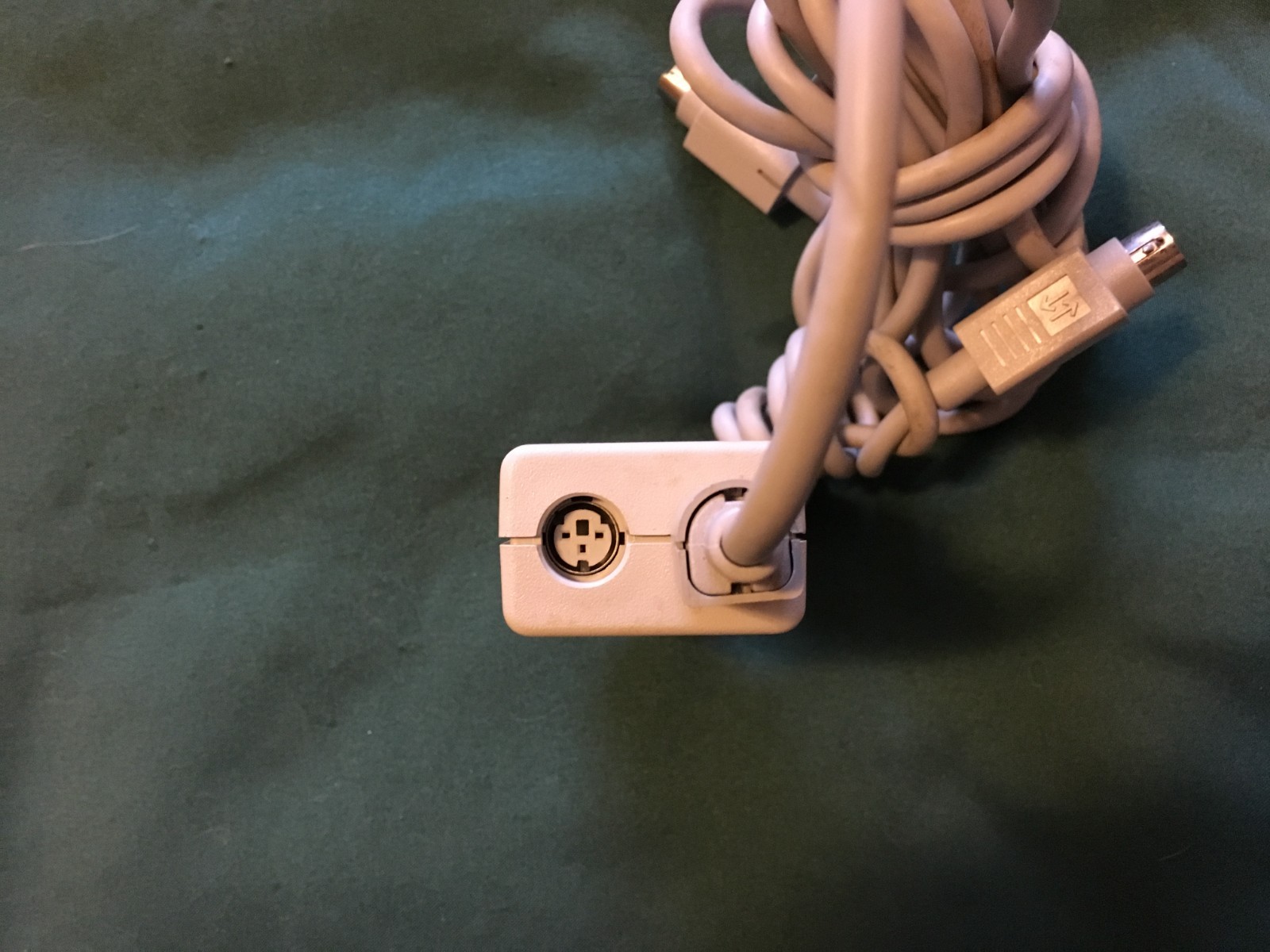 Genuine AppleTalk/LocalTalk Adapter 8-Pin to 2x Mini DIN with 82