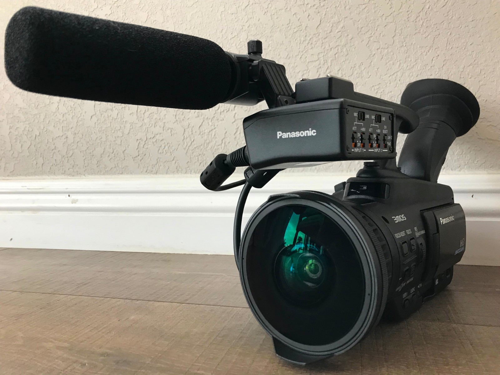 Panasonic AG HMC40P AVC HD Camcorder w Rode XLR Apollo Century .3x MK II Fisheye