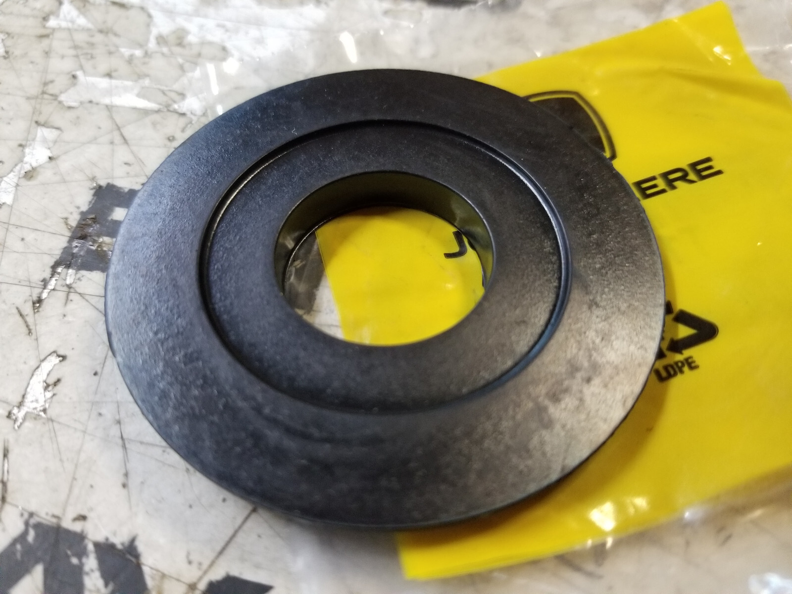 JOHN DEERE T158081 WASHER - Picture 2 of 3