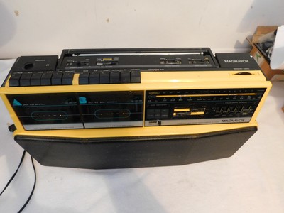Vintage Magnavox boombox  D8300 CD Compact Disc Cassette  Am/Fm Works Nicely