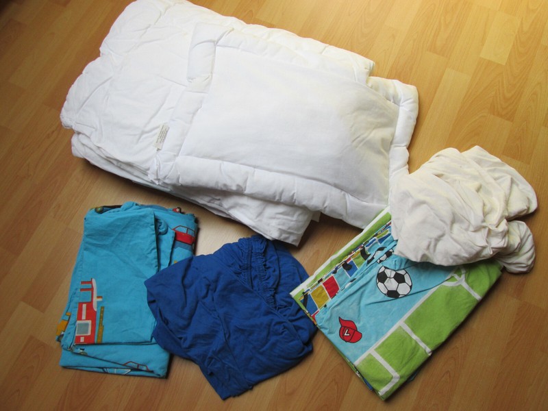 2x Kinderbettw. Mit Spannbettl. FÃ¼R Kinderb. 70 X 140, Dazu Kopfk. U.2 Steppbett