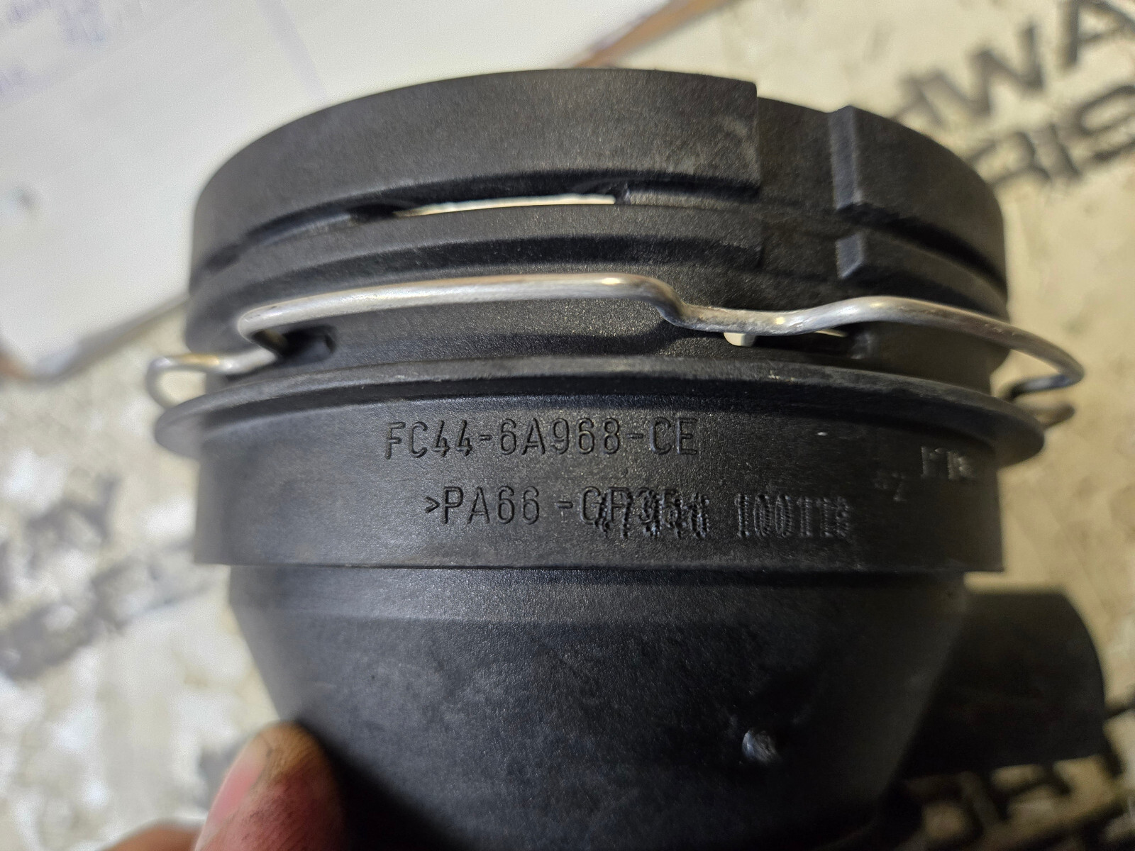 2017-2019 FORD F250 SD 6.7L DIESEL THROTTLE BODY AIR INLWT TUBE FC44-6A968-CE - Picture 2 of 6