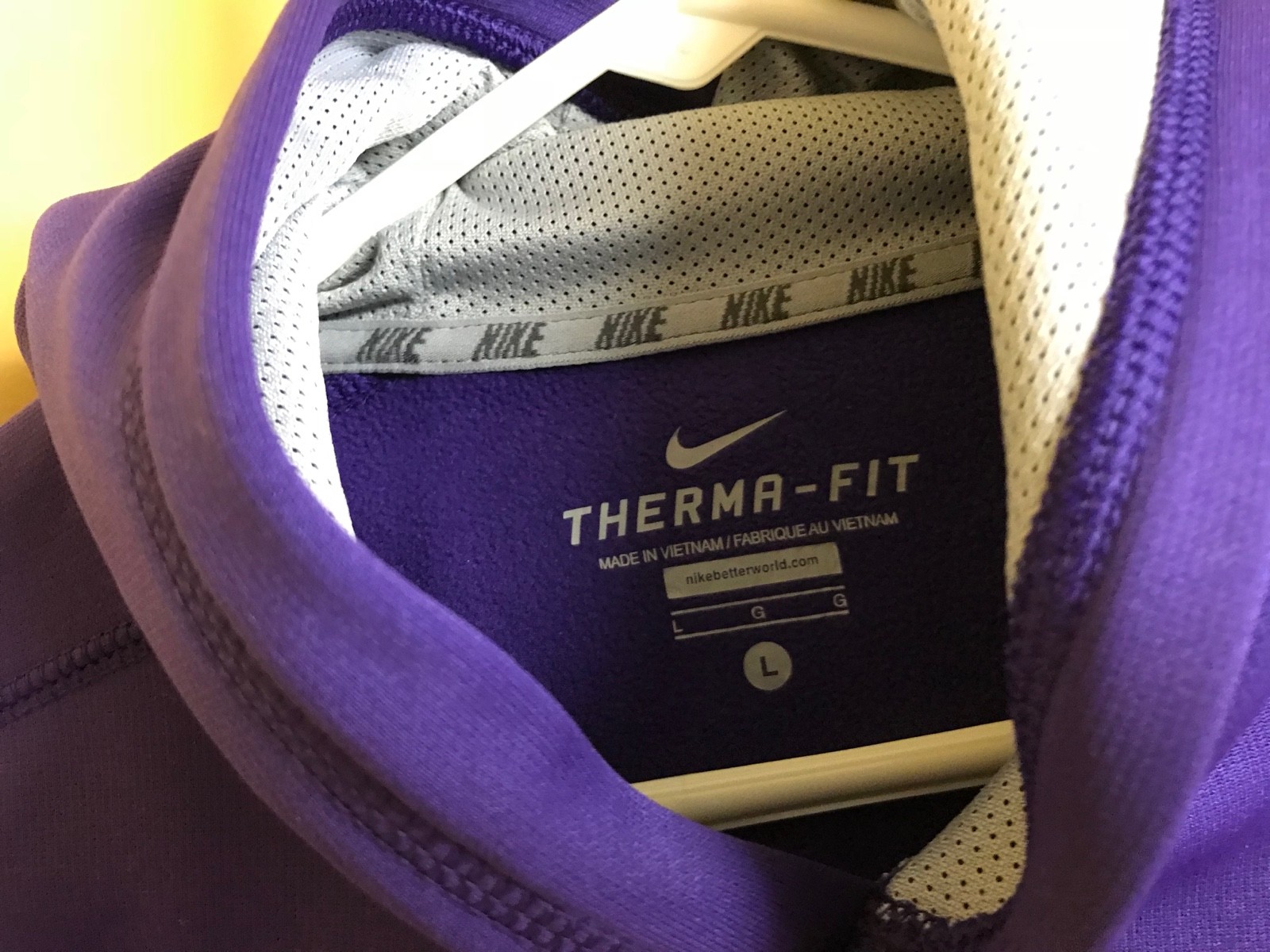 youth Nike L/S hooded sweatshirt size youth M purple, pink ThermaFit