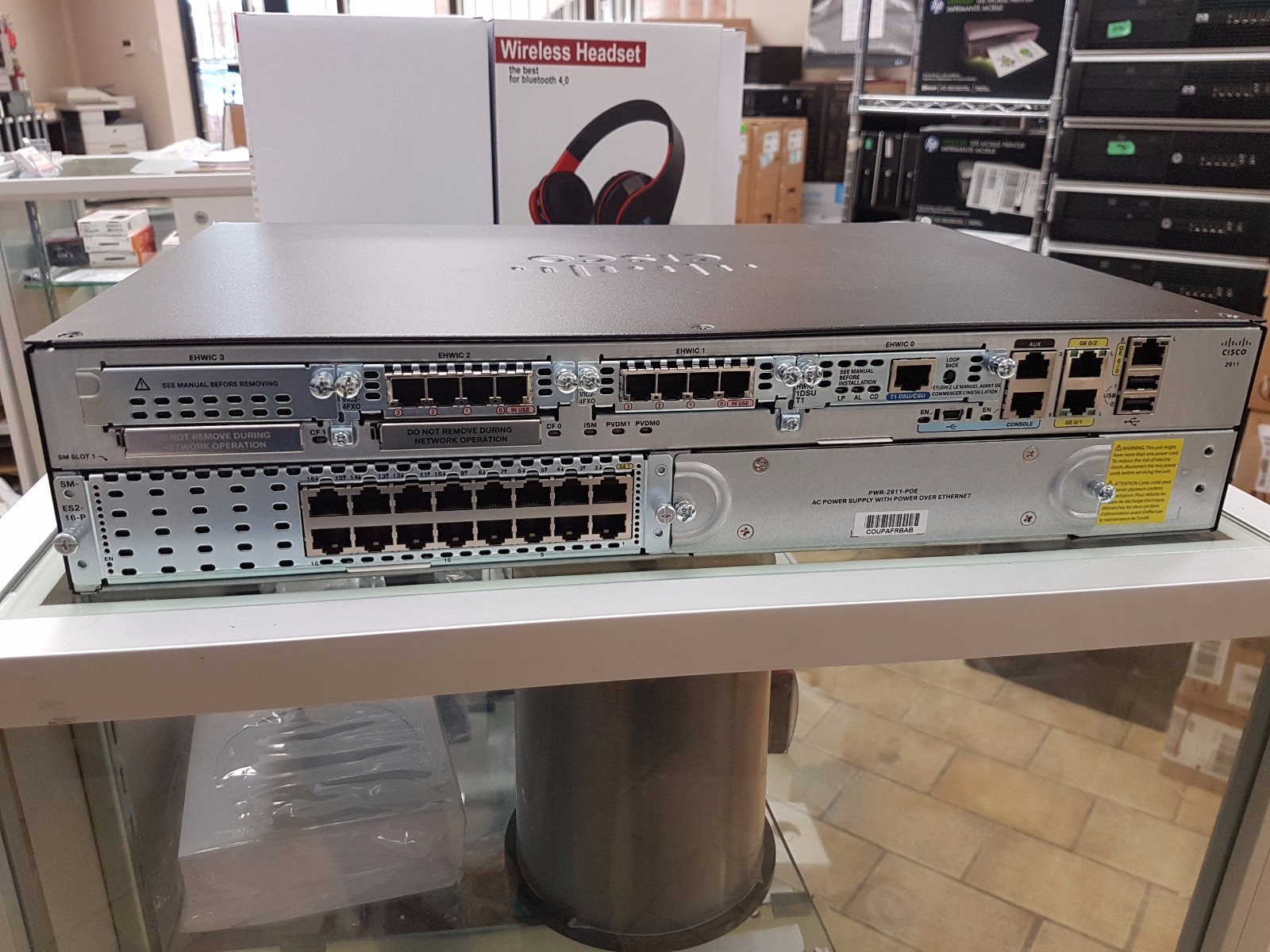 Cisco 2911 ROUTER 2911/K9 V06 with SM-ES1-16-P, HWIC-1DSU-T1, 2x VIC2-4FXO, 1 x