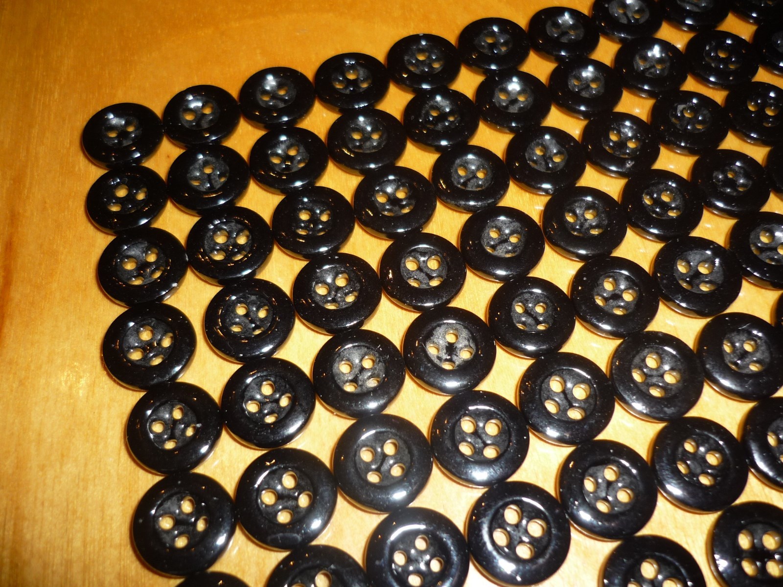 LOT 74 TYPICAL SMALL CHINA BUTTONS BY F.B.MADE IN FRANCE - BLACK- 3/8
