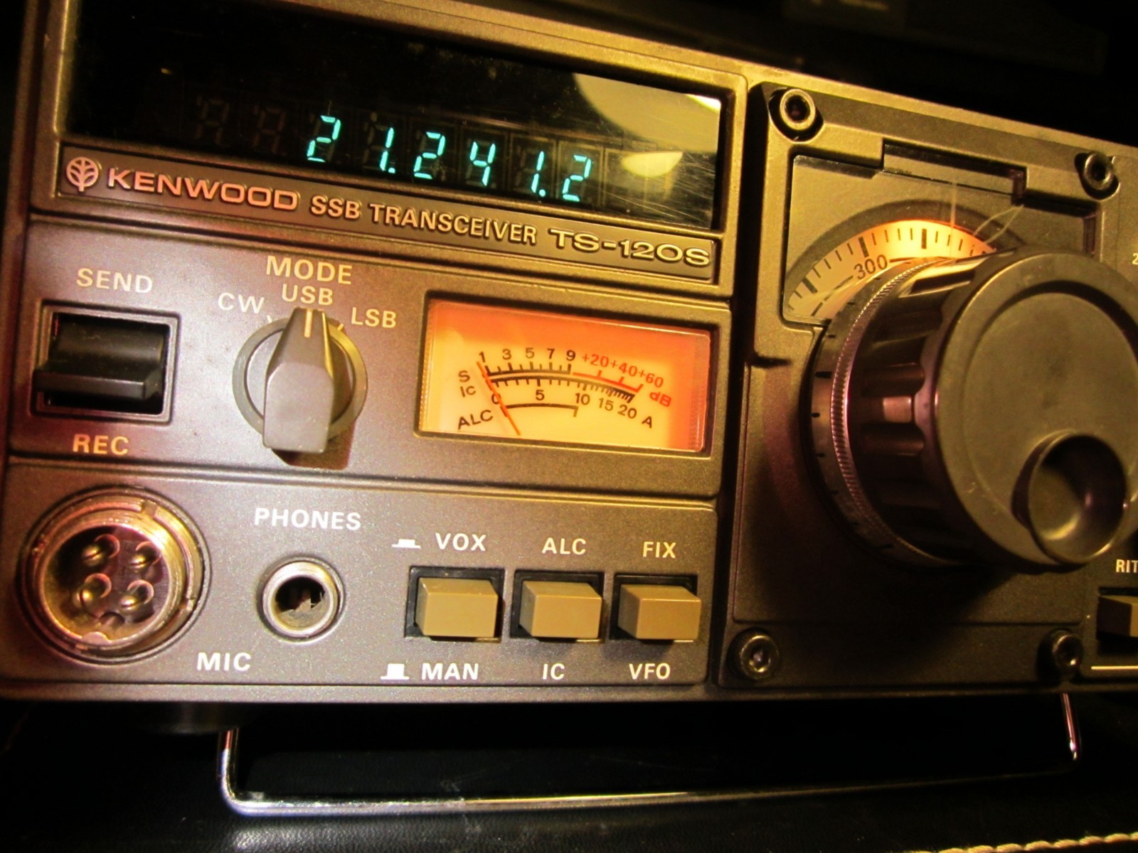 トリオ、ケンウッドTS-120S KENWOOD TRIO TS-120S HF Band CW/SSB 100W Transceiver Amateur