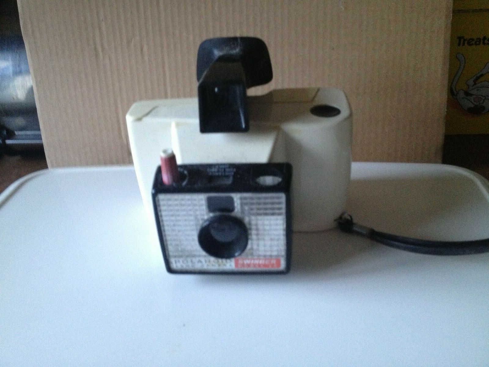 POLAROID LAND CAMERA SWINGER 20 FROM 1970s