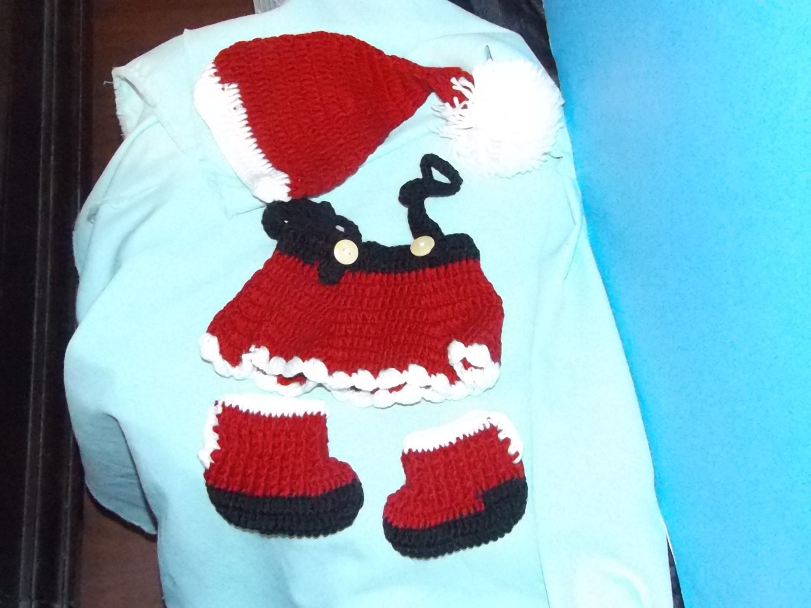 NEW Infant GIRLS SANTA SKIRT Hat BOOTIES Handmade Kitted NEW Photo Shoot
