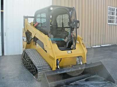 2015 CATERPILLAR 257D TRACKLOADER; CAB w/ HEAT & AC; ONLY 62 HOURS