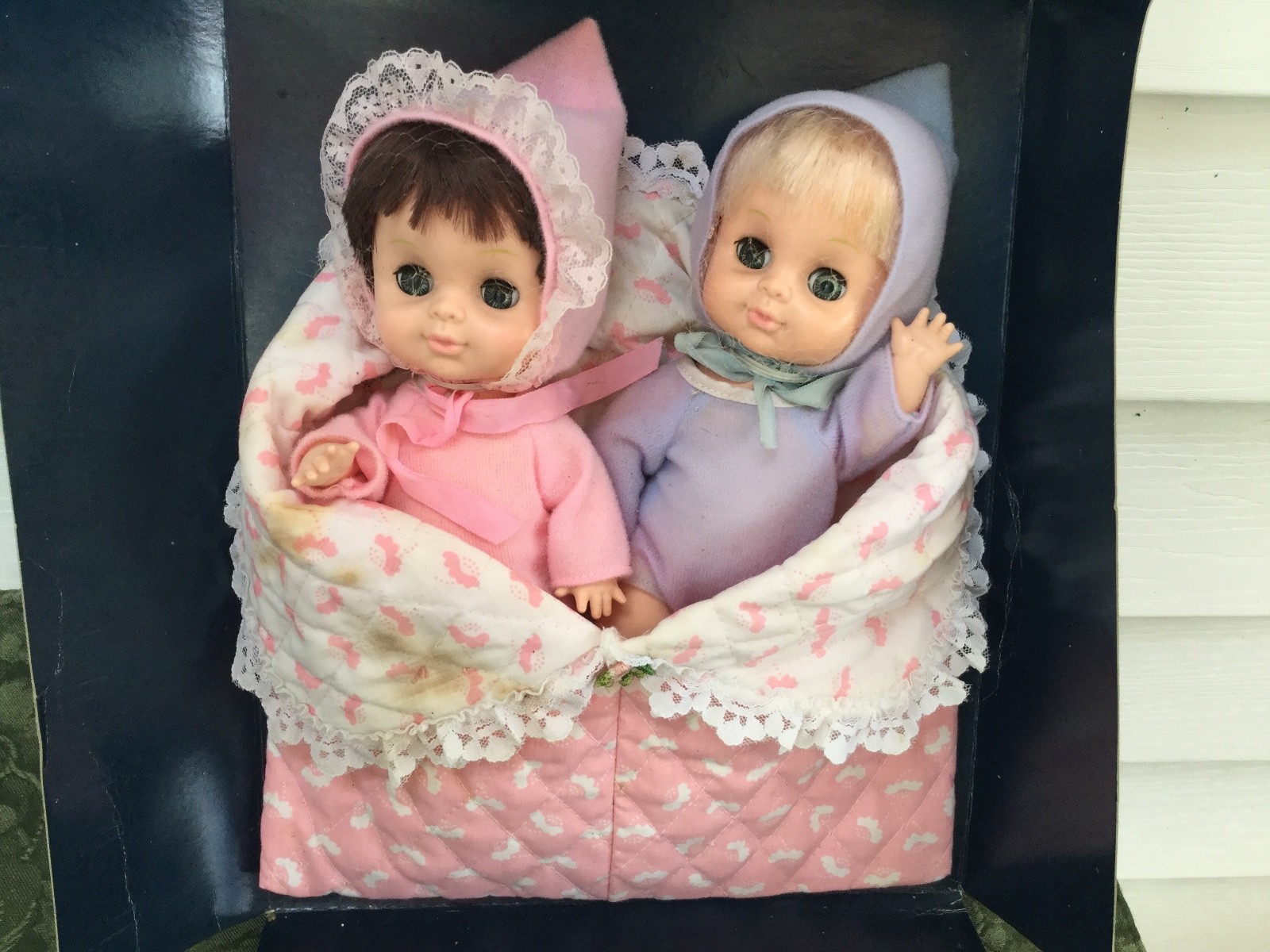 VINTAGE PLAYMATES FULLY JOINTED TWIN BABY DOLLS IN BUNDLE SLEEPING EYES  VINYL