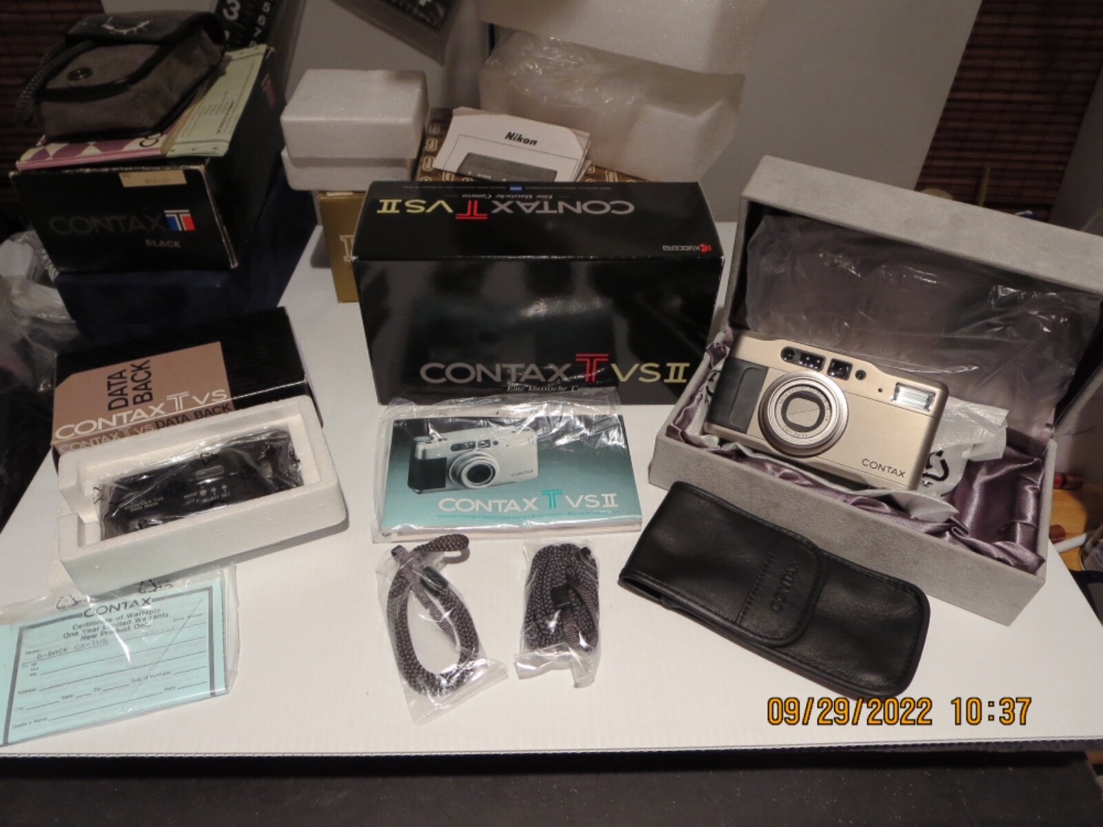 New Contax TVS 2 , Zeiss Sonnar 28-56mm 3.5/6.5, 35mm + Data New Contax TVS 2 , Zeiss Sonnar 28-56mm 3.5/6.5, 35mm + Data