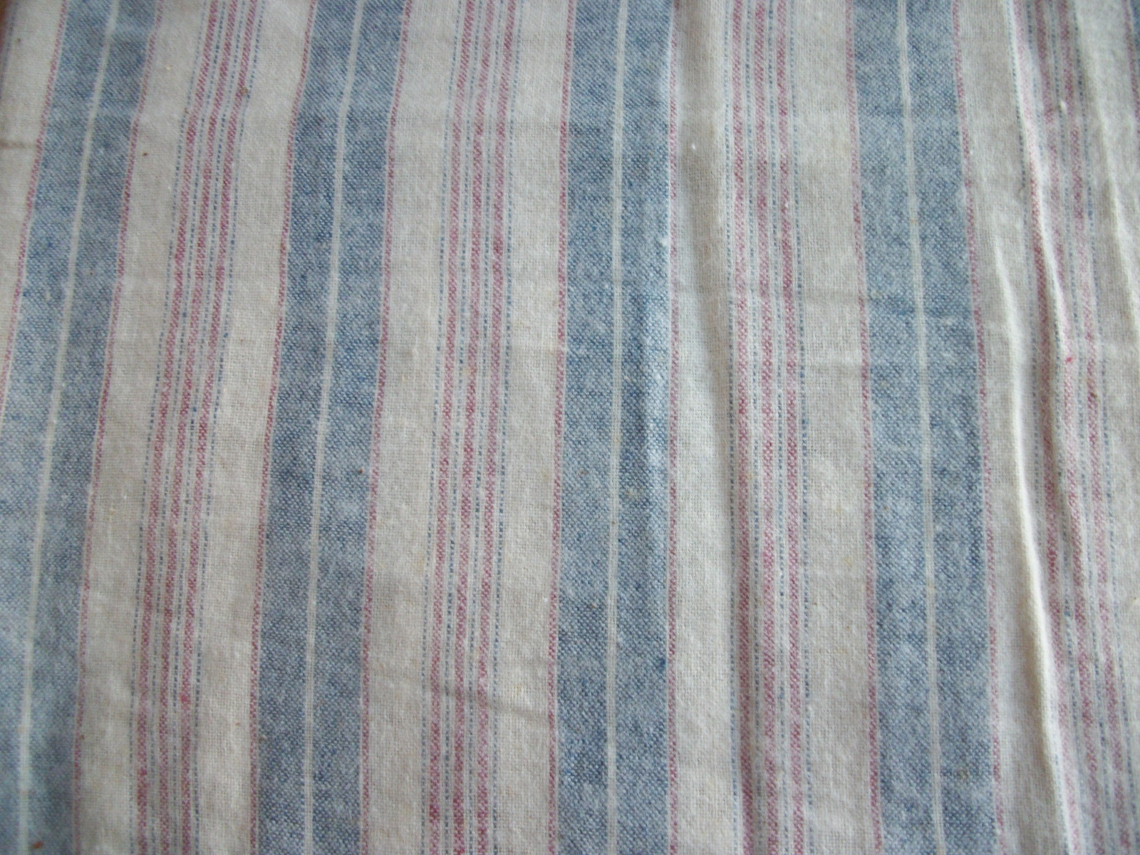 VTG FLANNEL FABRIC MATERIAL NIGHTSHIRT PAJAMAS STRIPE CREAM BLUE RED 6 1/3 YDS