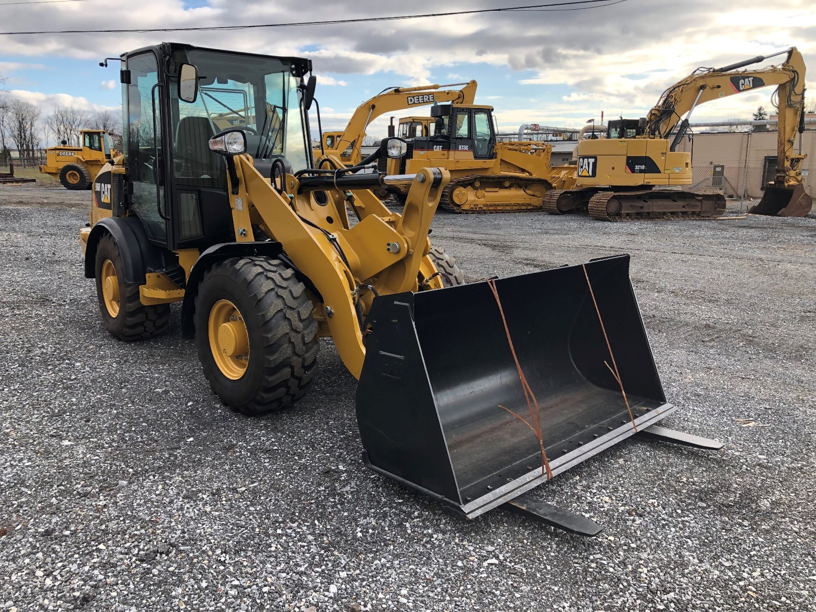 2016 CAT 906M 441 HRS CAB HEAT