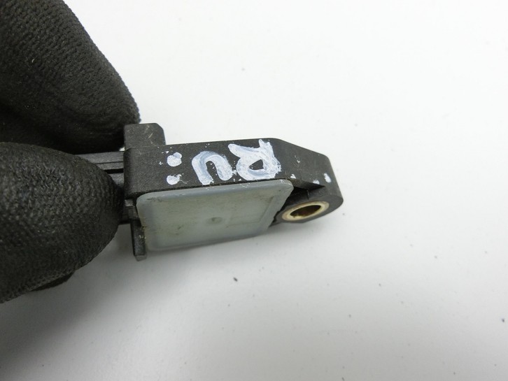 Hyundai I30 GD 12-17 Airbagsensor Crashsensor Sensor Rechts Vorne Hyundai I30 GD 12-17 25.06.2015 95930A6000 gebraucht Bild 4