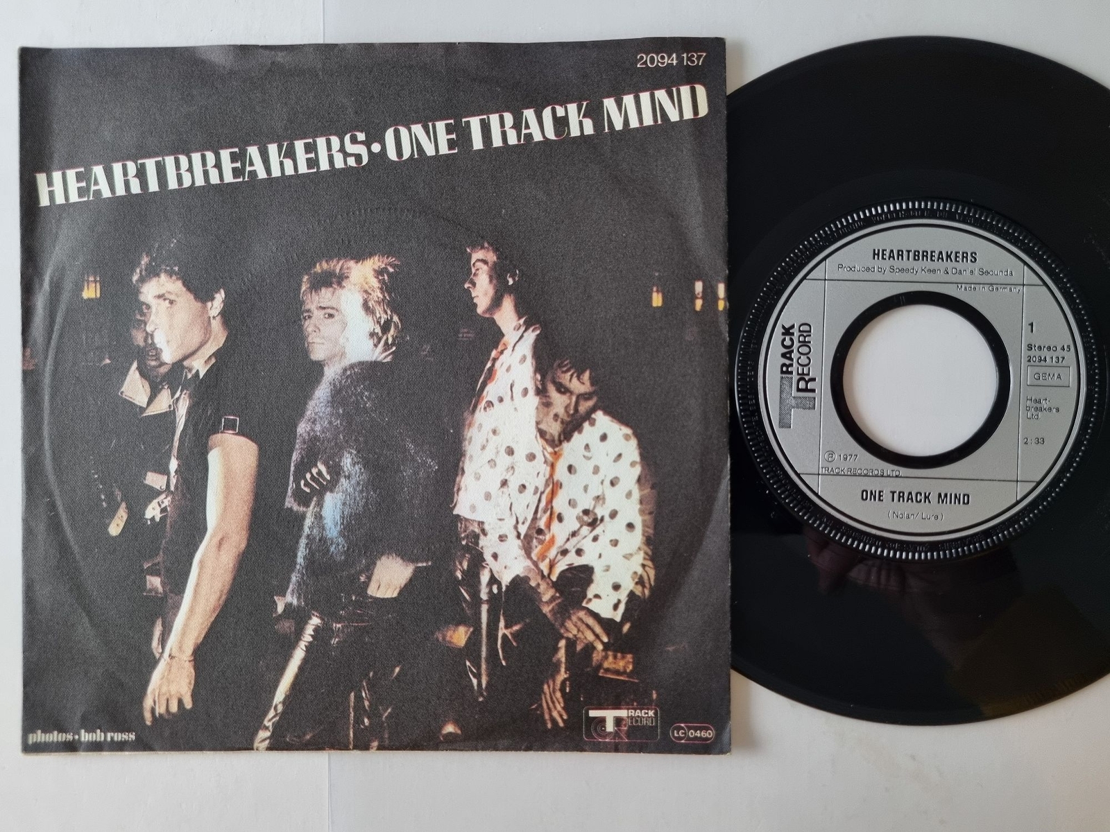 英7” Heartbreakers One Track Mind / Cant Keep My Eyes On You / Do You Love Me 2094137 TRACK /00080 Heartbreakers - One track mind 7'' Vinyl Germany | eBay