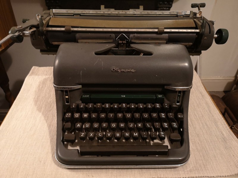 1958 Olympia SG1 on the Typewriter Database