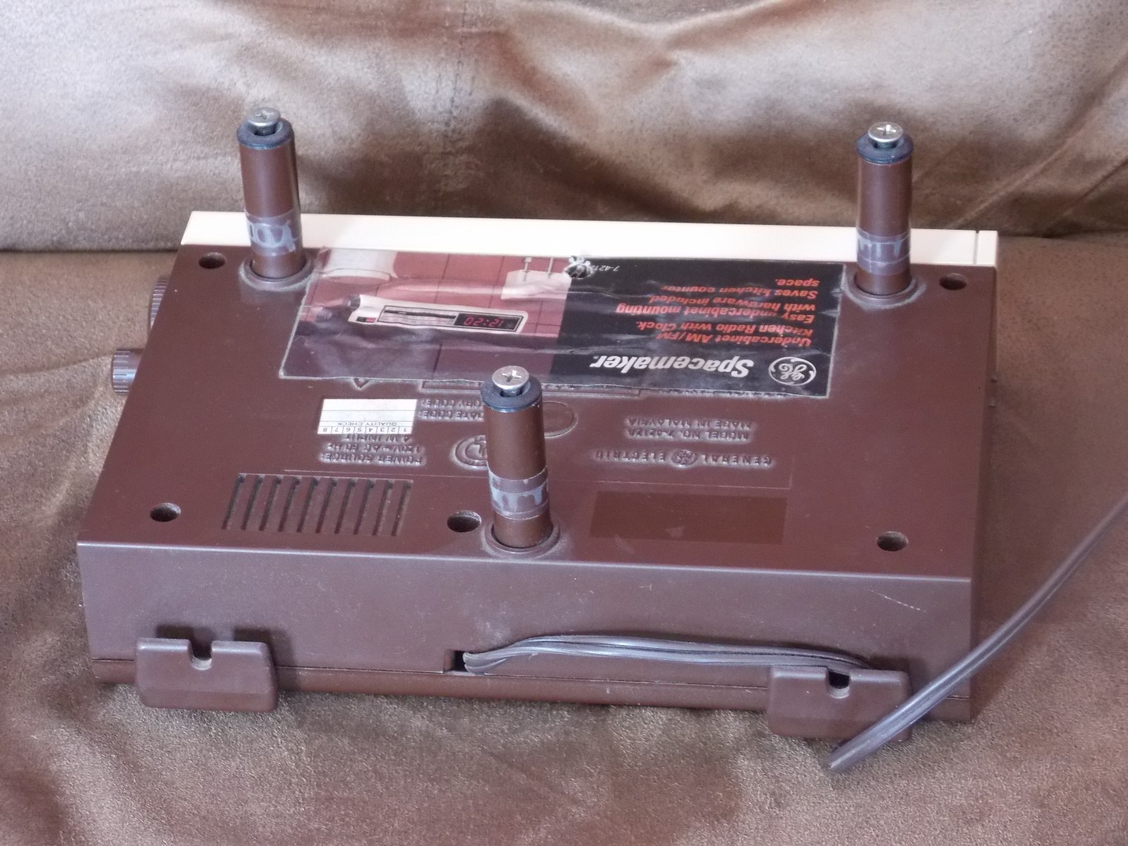 Vintage GE Spacemaker Model 7-4212A Digital Clock Radio Under Cabinet