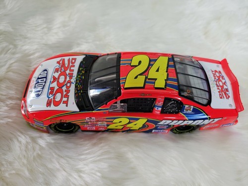 Jeff Gordon 2002 DuPont 200 Years 1/24 Diecast Car Nascar Champion Action