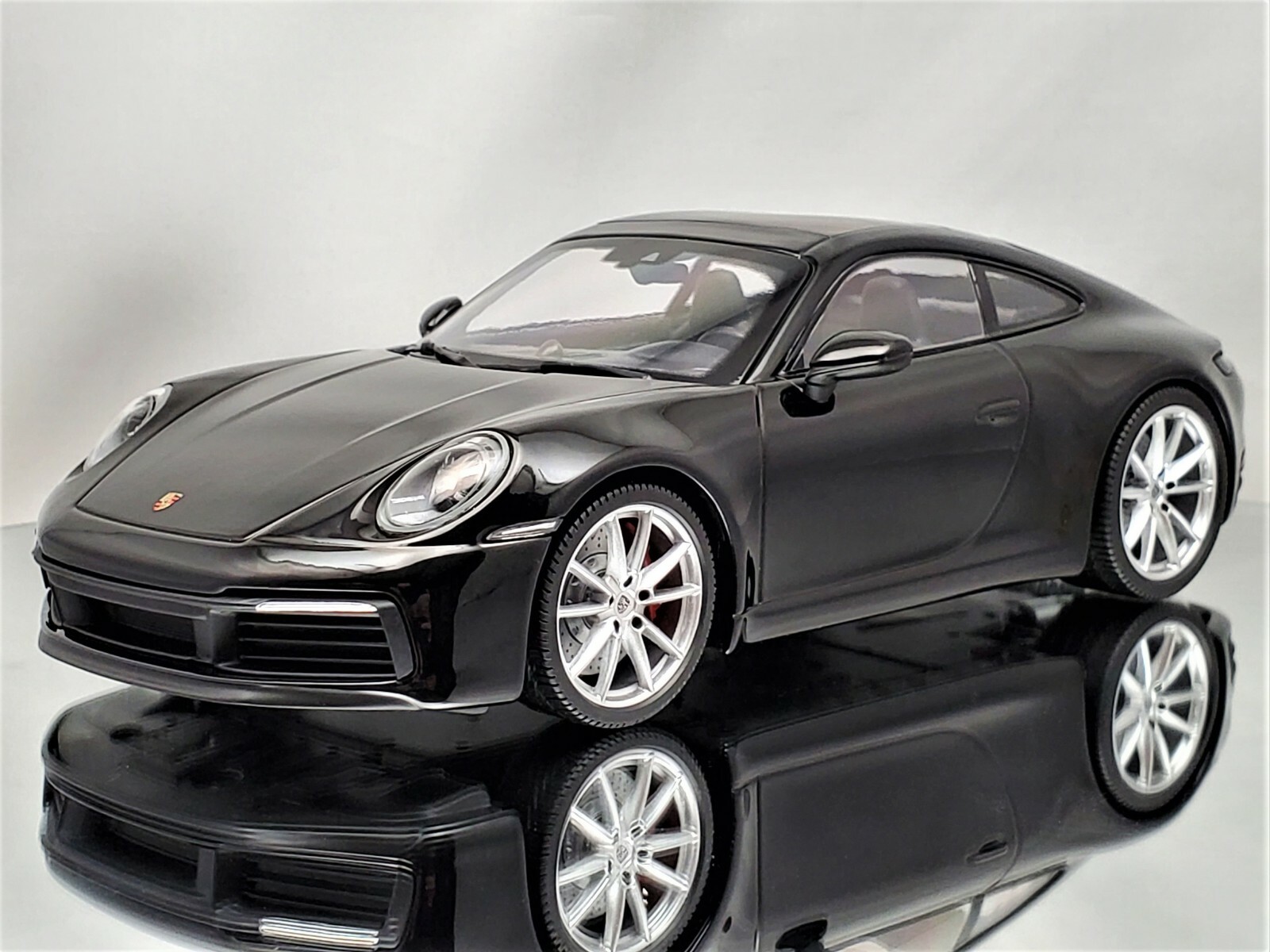 Minichamps Porsche 911 (992) Carrera 4S 2019 Black 1:18 | eBay Minichamps Porsche 911 (992) Carrera 4S 2019 Black 1:18 | eBay