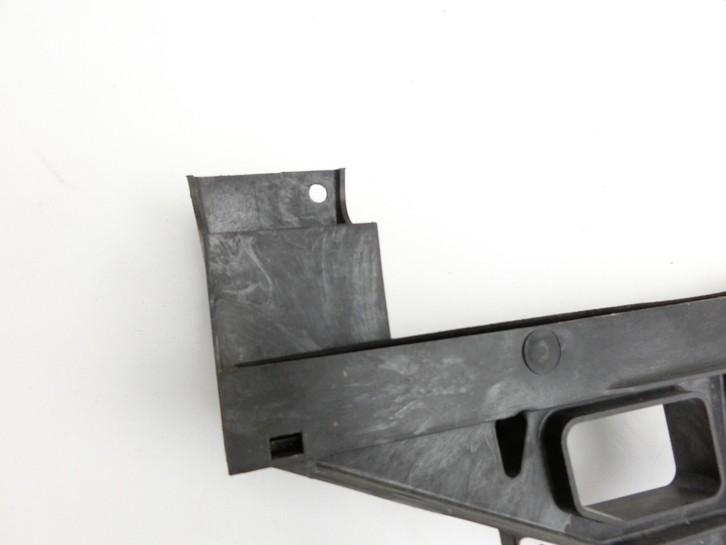 Ford Kuga DM2 16-20 Halter Träger Aufnahme Führung für Stoßstange Links Hinten Ford Kuga DM2 16-20 27.12.2018... Vorschau 2