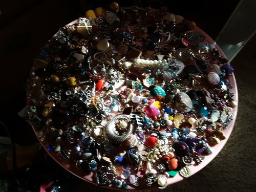 Huge Lot vintage Pendants single Earrings Craft Lot Fun2 Make Beautiful Jewelry