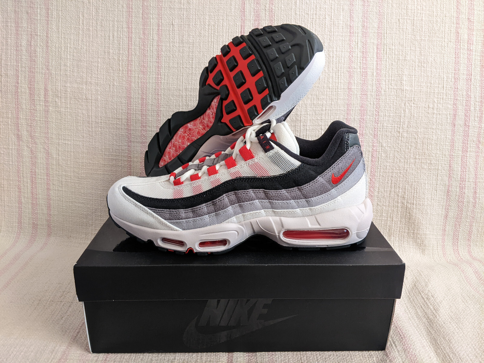 Nike Air Max 95 QS Comet Japan Smoke Grey White Red DH9792 Nike Air Max 95 QS Comet Japan Smoke Grey White Red DH9792