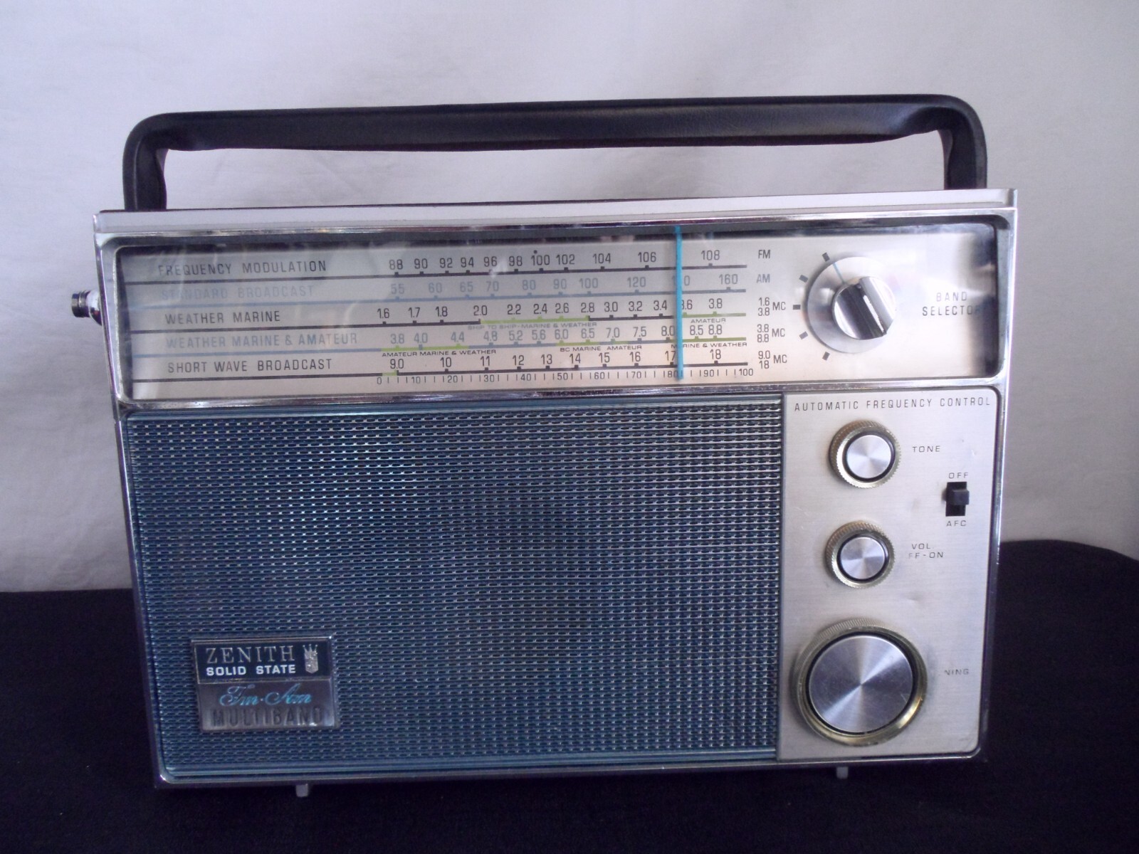 Zenith Solid State FM/AM Multiband Radio Royal 94 inter