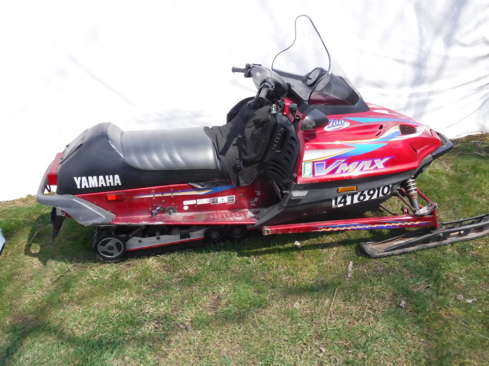 2000 YAMAHA V-MAX 700 triple deluxe electric start and reverse