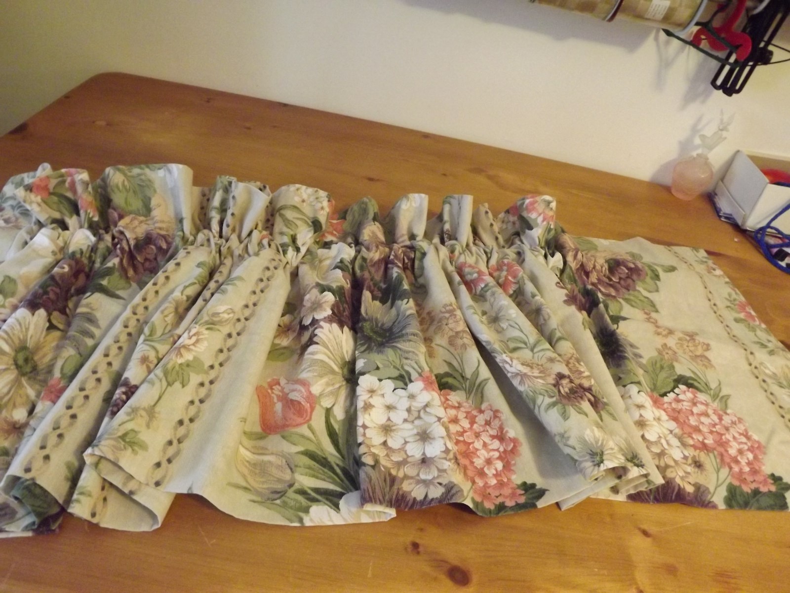 JC PENNEY BLOUSON VALANCE PINK PURPLE FLORAL 84WX17.75