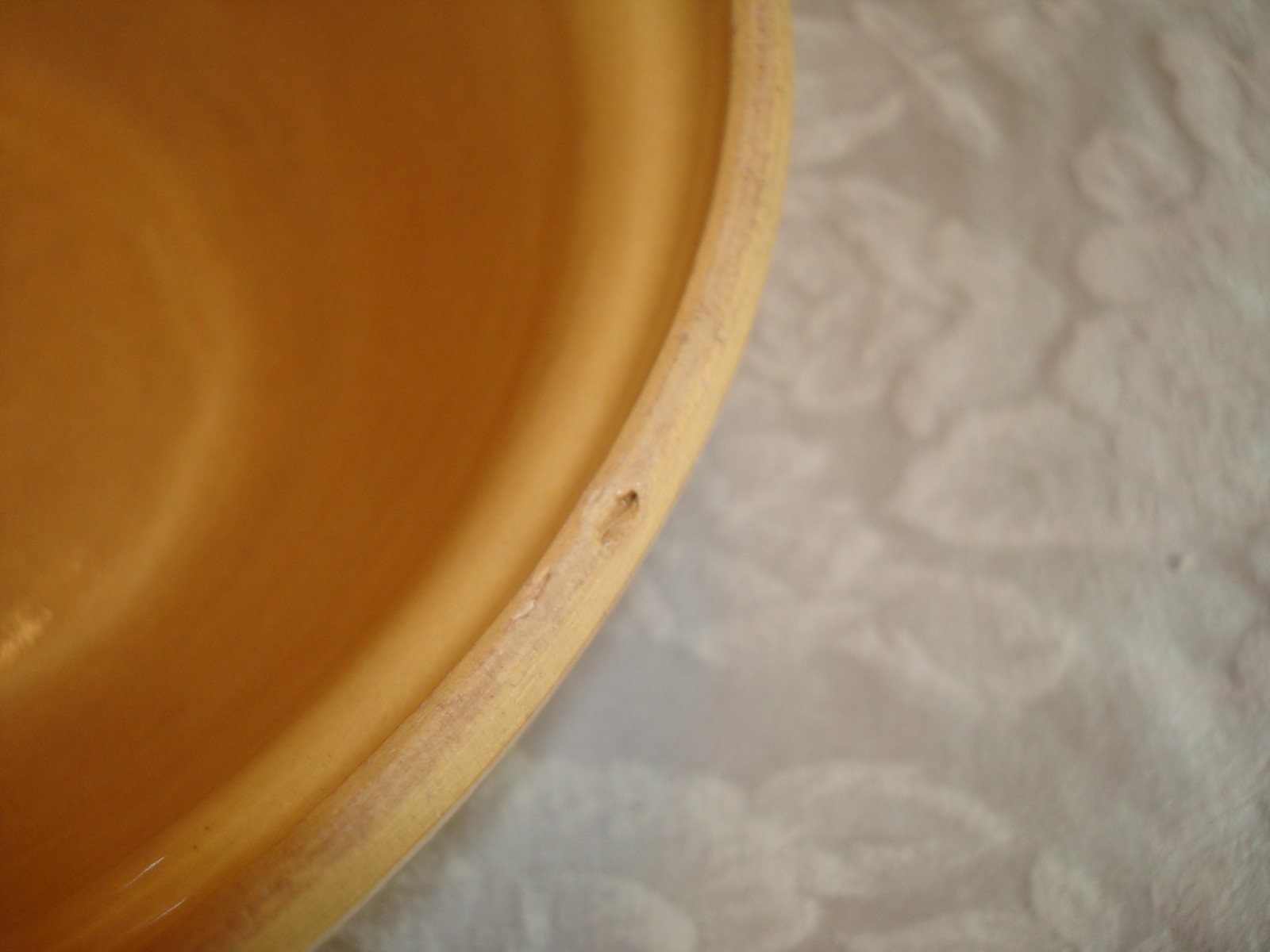 ANTIQUE VINTAGE MEDALTA YELLOW WARE MIXING BOWL 9 1/4