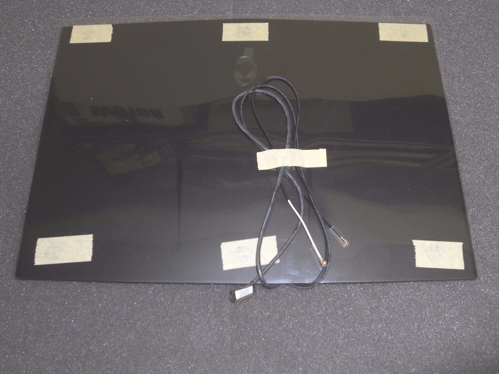 Cajas de ordenador portátil Alienware y pantallas táctiles