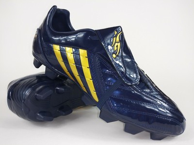 boys size 1 soccer cleats