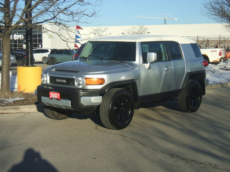 2007 Toyota FJ Cruiser / 4X4 / BLACKED OUT RIMS Cars & Trucks City