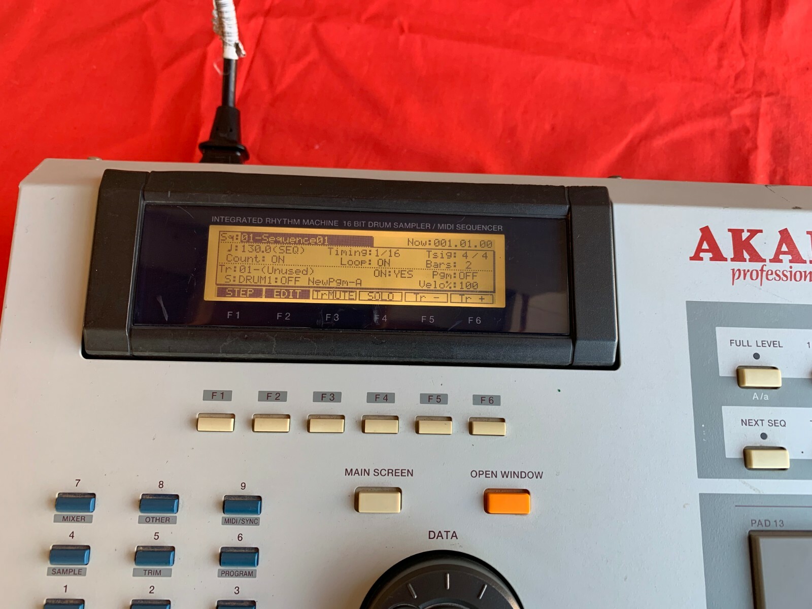 AKAI MPC 2000XL Midi Professional Production Center