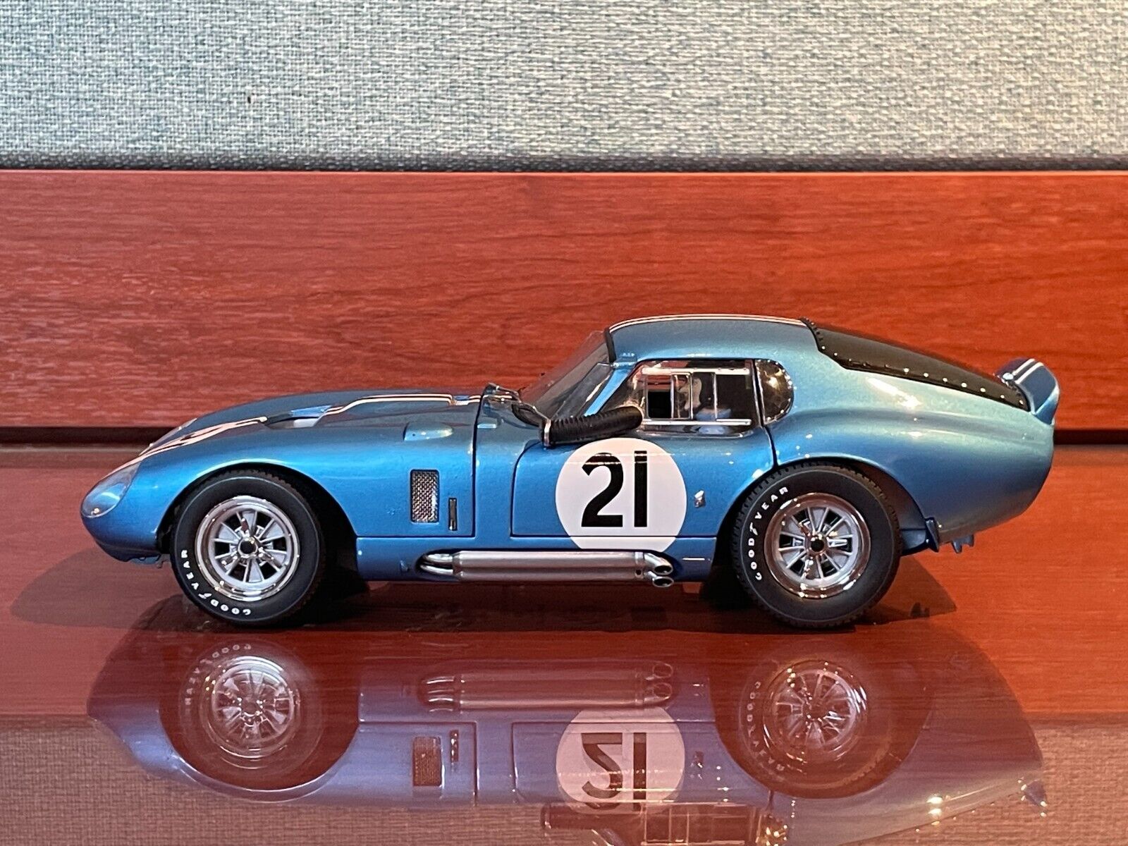 Exoto 1/18 Shelby Cobra Daytona #21 Goodwood Tourist Trophy Exoto 1/18 Shelby Cobra Daytona #21 Goodwood Tourist Trophy