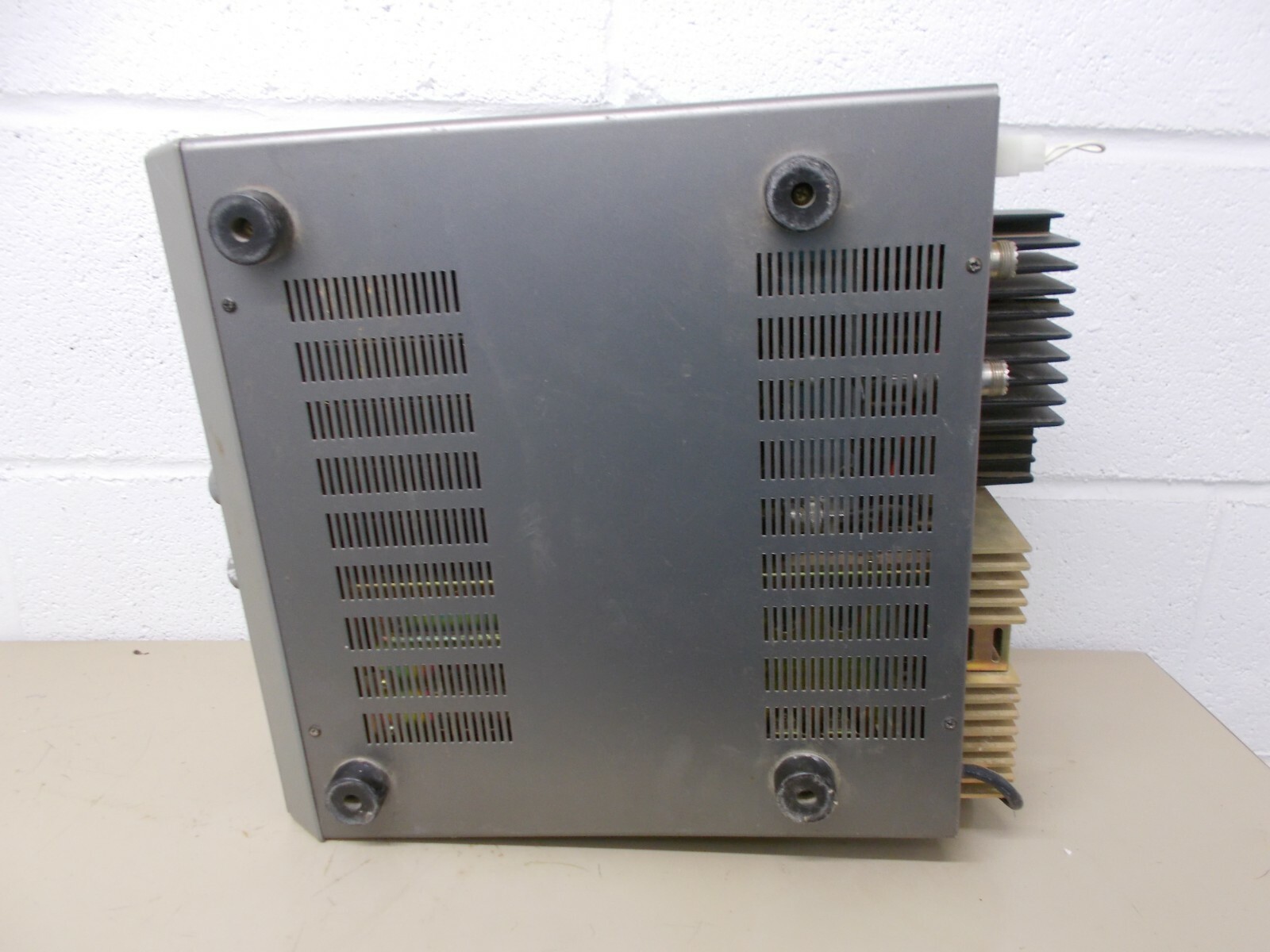 Kenwood TKR 820 UHF Repeater Desktop Radio w Duplexer Narrow Band   TKR820