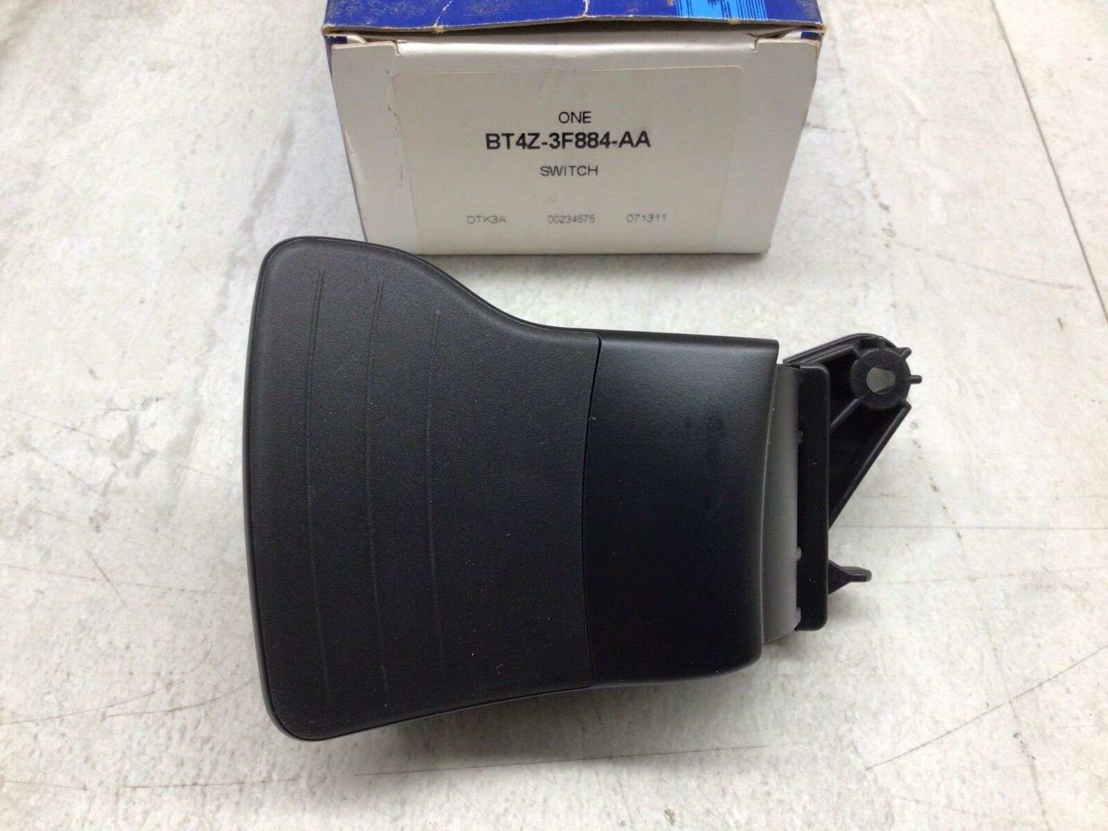 Ford Lincoln OEM Steering Paddle Shifter Switch Right BT4Z-3F884-AA