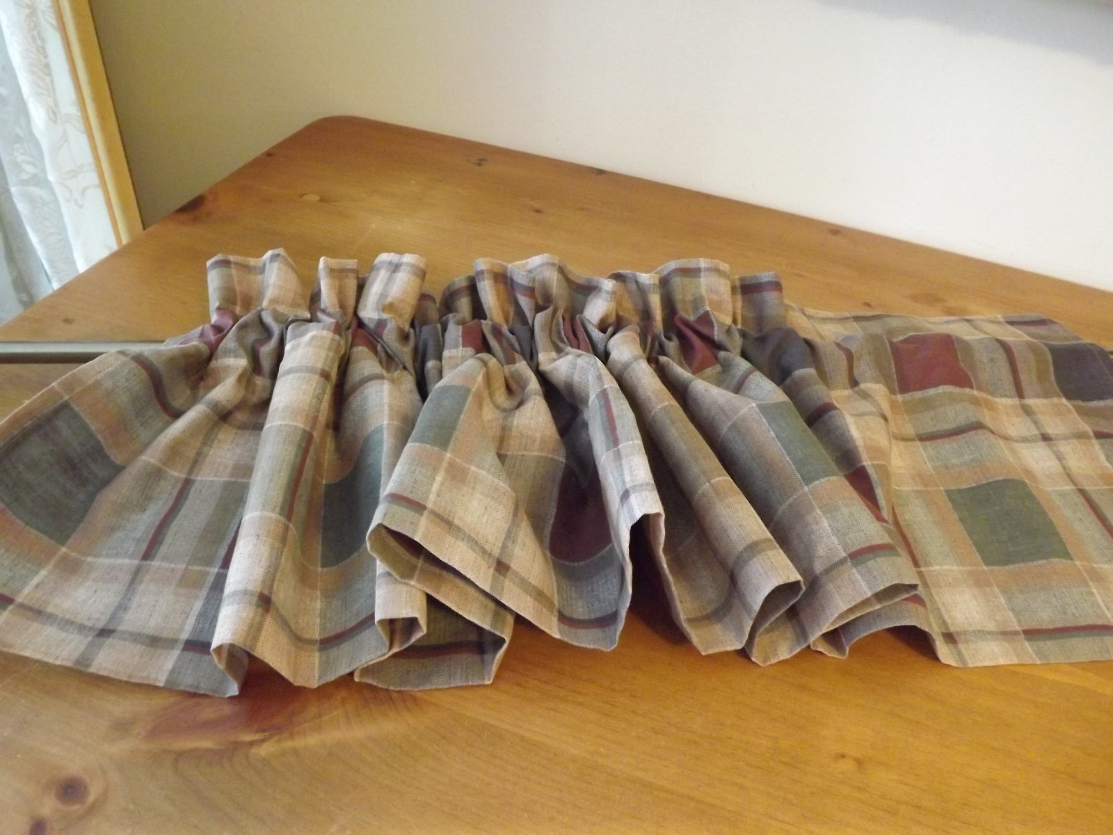 PLAID BLOUSON VALANCE 70W X 14