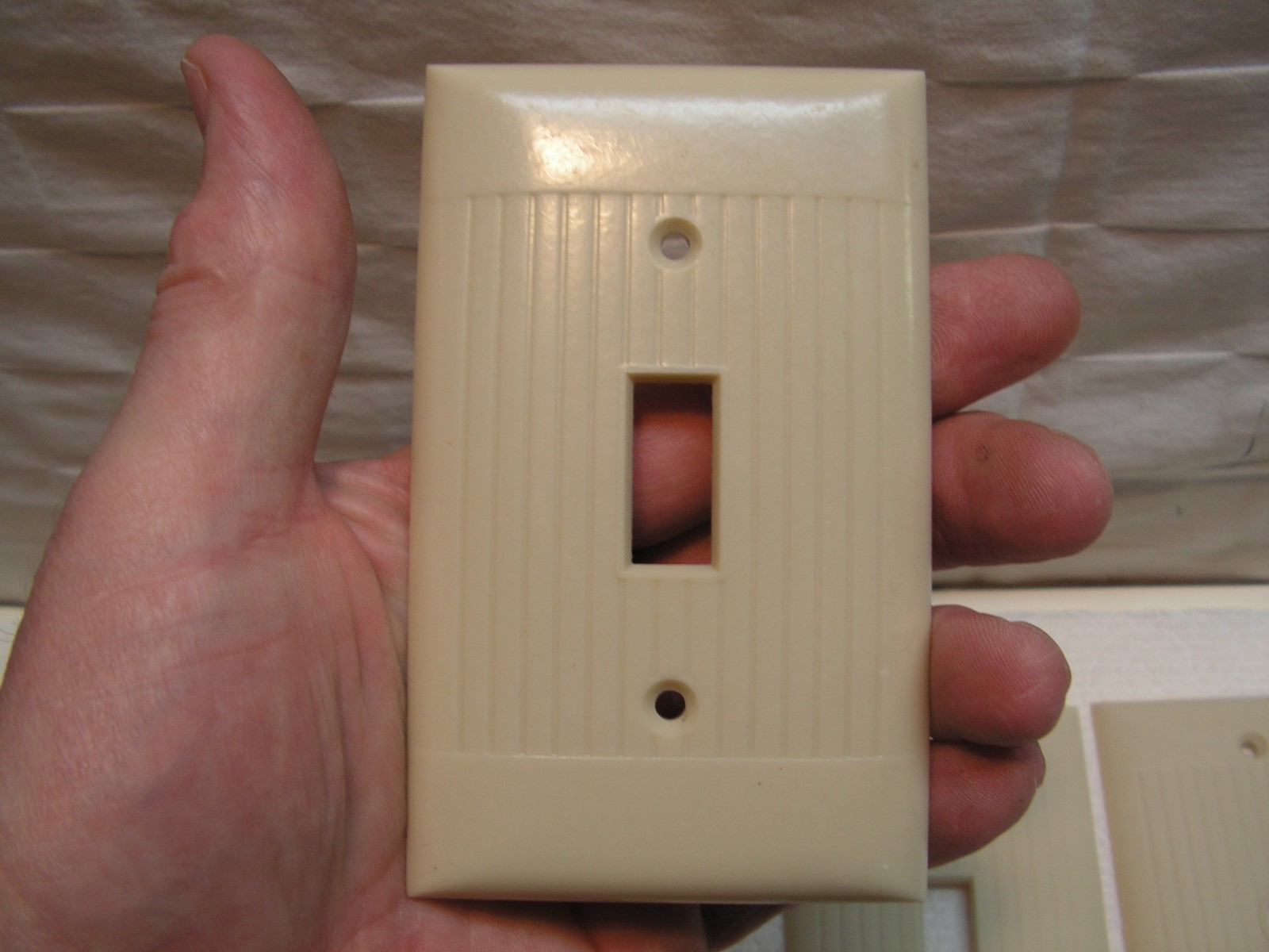 Vintage 8 Sierra Ivory Ribbed MIxed Switch Cover Plates with 12 Screws.