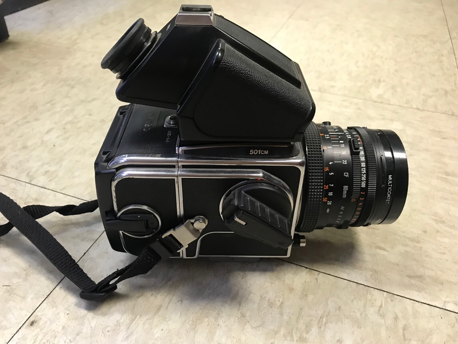 HASSELBLAD 501CM CAMERA 80MM CF F/2.8 T* A12 Original NICE HASSELBLAD 501CM CAMERA 80MM CF F/2.8 T* A12 Original NICE