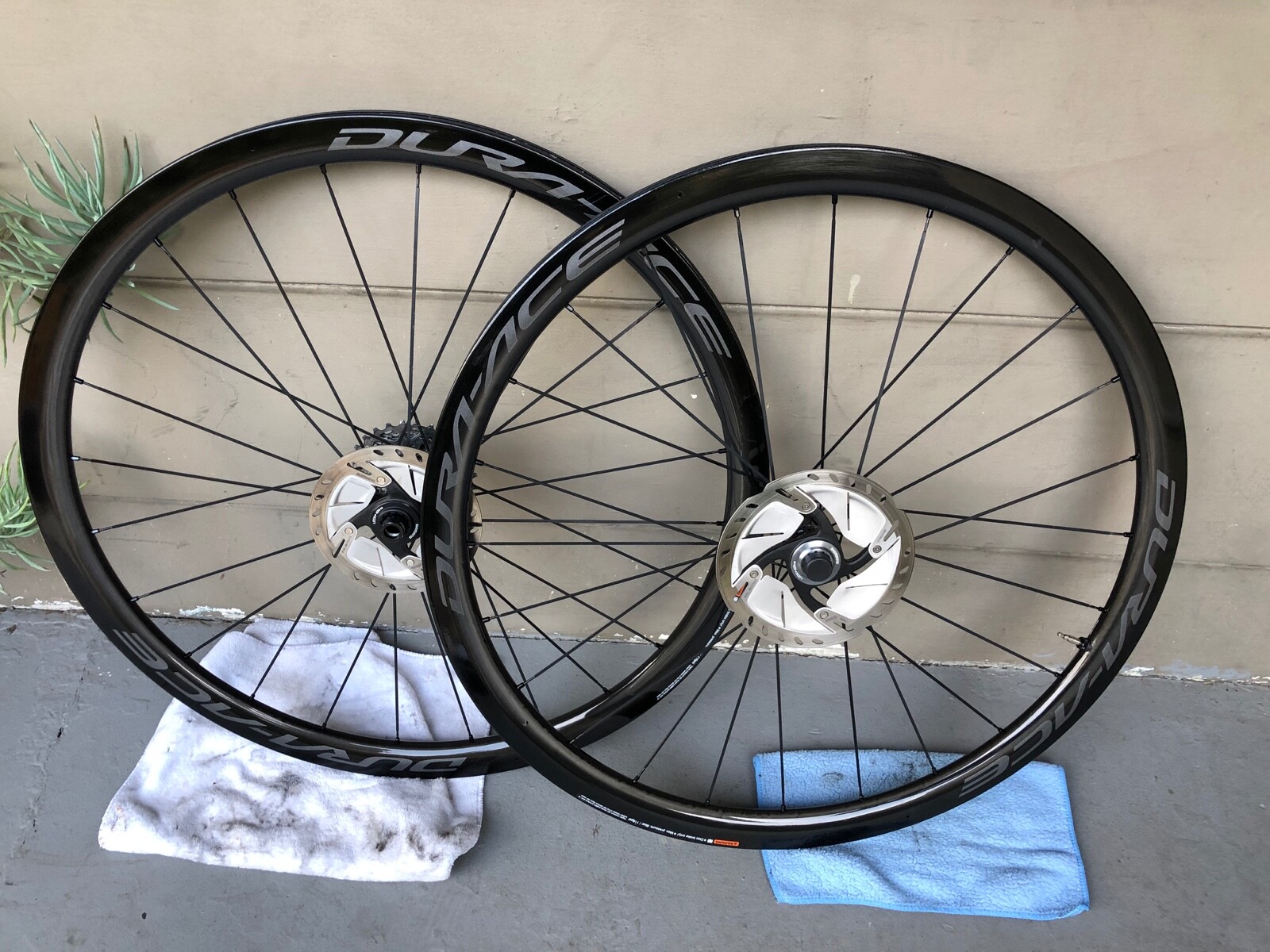 Shimano Wh R9170 C40 Tu Dura Ace Disc Wheel Carbon Tubular 40 Mm Front 12x100 For Sale Online Ebay