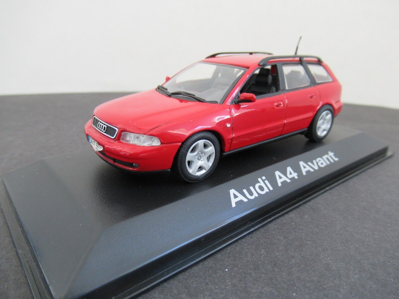 Minichamps 1:43 PMA AUDI A4 Avant rot | eBay