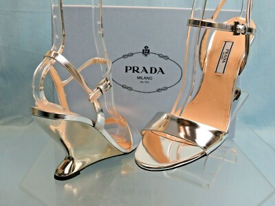 PRADA サンダル シルバー Made in Italy 35 1/2 Prada Metallic Silver Logo Thong Sandals Size 36 NEW in Box