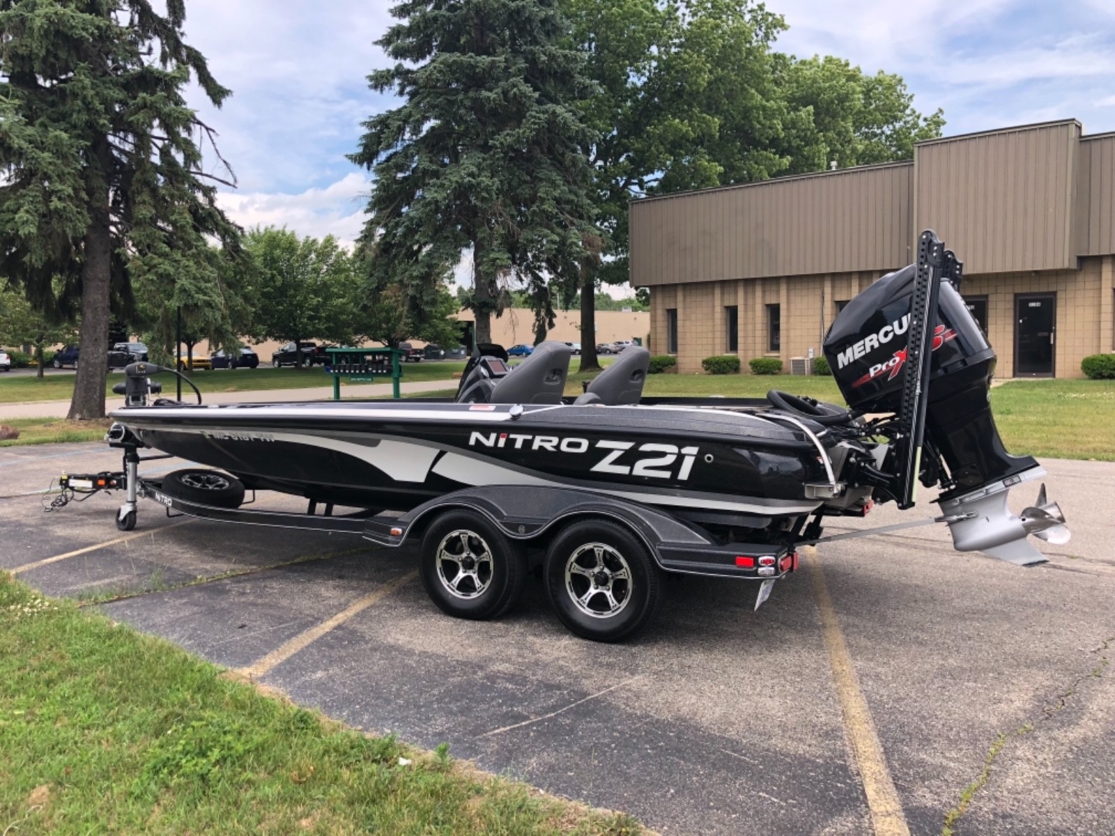2016 Nitro Z21 Bass Boat w/ Z-Pro package 250HP 2 power poles lots of extras!!