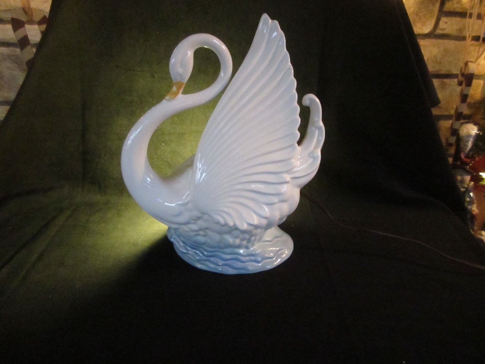 Retro 1950's Ceramic Swan TV Planter Lighted Table Top LAMP, 12