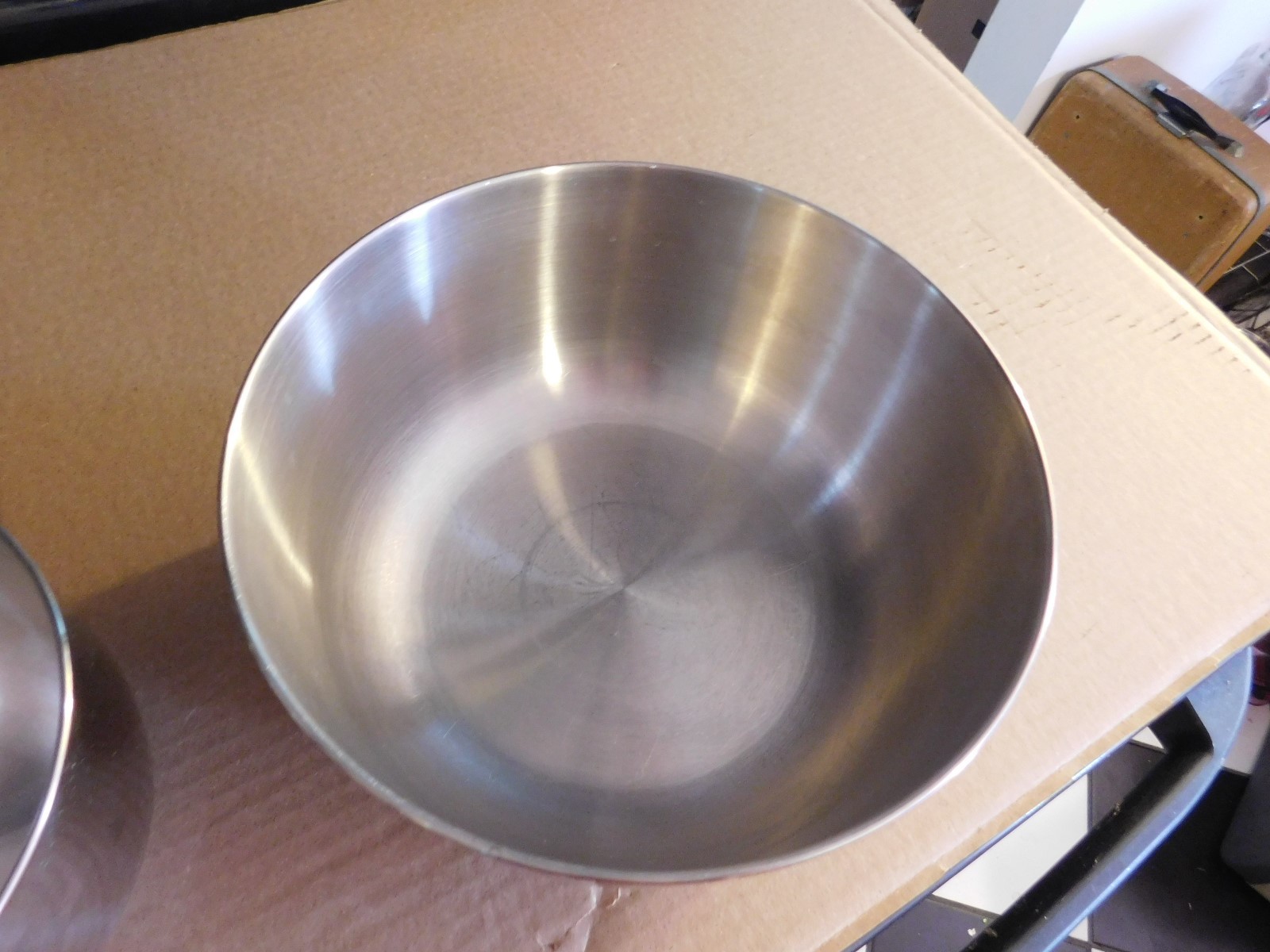 PAIR OF VINTAGE SUNBEAM STAINLESS STEEL MIXMIXER MIXING BOWLS 9