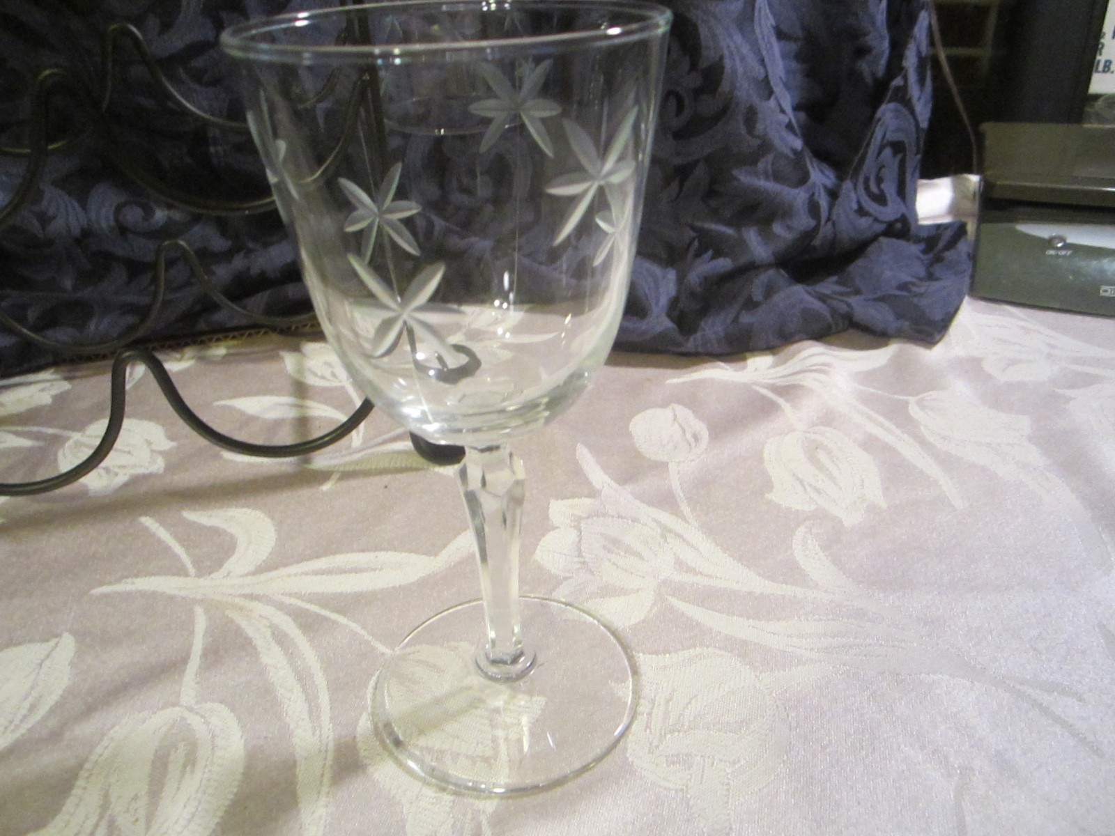 Vintage Wine rack holds 6 bottles metal  4 glasses 4 wine charms Bottle topper