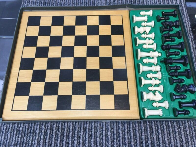 Vintage Drueke Chess Primer Chess Set Original Box Paperwork Etc
